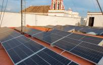 Placas solares instaladas en el edificio del Ayuntamiento de Guillena (Foto: Ayuntamiento de Guillena)