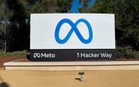 El logo de 'Meta' en frente de las instalaciones de Facebook en Menlo Park, California. EFE/EPA/John G. Mabanglo