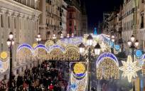 Sevilla enciende su iluminación navideña en 287 calles