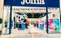 Los Arcos acoge la primera tienda oficial de la marca Joma en Sevilla