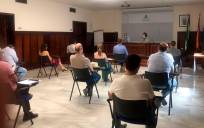 Reunión de los representantes de los municipios de la ZBS de Guillena con la delegada territorial de Salud y Familias (Foto: Delegación del Gobierno de la Junta en Sevilla)