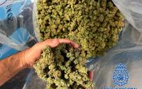 Seis detenidos por transportar casi cuatro kilos de marihuana