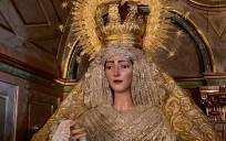 La Virgen de la Esperanza, titular de la hermandad de “Papá Jesús”, como se la conoce en el pueblo, en su altar luciendo la corona (Foto: Hermandad de Nuestro Padre Jesús)
