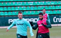 Loren y Fekir en un entrenamiento previo al Betis – Eibar / Twitter @RealBetis
