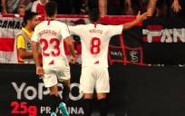 Nolito celebra junto a Reguilón el gol del empate ante la Real Sociedad. / EFE