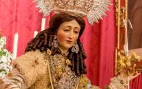 La Divina Pastora de Santa Marina luciendo corona sobre sus sienes