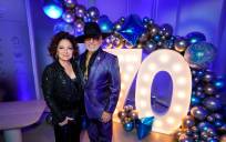 Emilio Estefan y su esposa Gloria Estefan durante la fiesta de celebración de sus 70 años en la discoteca Superblue de Miami, en el sur de Florida (EEUU). EFE/1111 PR Agency