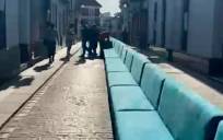 Pilas presenta el «sofá más largo de España» 