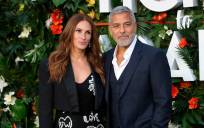 Julia Roberts y George Clooney, en “Viaje al paraíso” / EFE