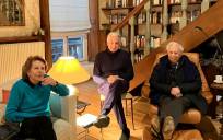 Vargas Llosa, en París junto a su exmujer y sus hijos