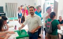 El coordinador general de Izquierda Unida y ministro de Consumo, Alberto Garzón, ha animado este domingo a la participación en las elecciones.