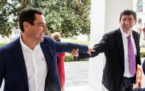 Los líderes del PP-A, Juanma Moreno y de Ciudadanos Andalucía, Juan Marín. EFE/Raúl Caro.