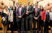 Diputados de Vox Andalucía junto al secretario general del partido, Javier Ortega Smith. / El Correo