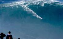 La ola de Nazaré surfeada por Steudtner que ha sido récord Guiness.