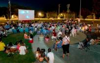Cine de verano en la plaza Factoría Creativa del parque Dehesa Boyal (Foto: Ayuntamiento de La Rinconada)