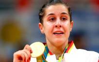 Carolina Marín recoge la medalla de oro en los JJOO de Río 2016. EFE/Marcelo Sayão