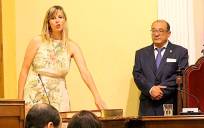 Laura Ruiz Cejas, la ya ex concejala del PP, jurando el cargo el pasado verano. / El Correo