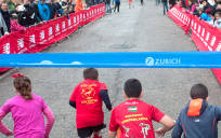 Una de las carreras infantiles, para niños de diversas edades, en las que se puede particular el sábado 16, víspera del Maratón de Sevilla. / El Correo.