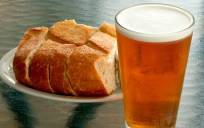 El pan duro también puede usarse para elaborar cerveza. / El Correo