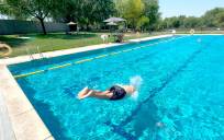 Cataluña baraja piscinas con agua de mar en los campings. / EFE