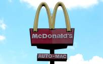 Vista del logo de la cadena McDonald's, en una fotografía de archivo,. EFE/Cristian Hernández