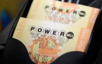 Vista de la impresión de billetes de lotería Powerball, en una fotografía de archivo. EFE/Mike Nelson