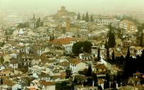 Imagen de archivo de calima en Granada. / El Correo