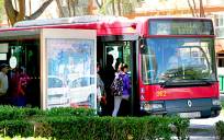 Un autobús de Tussam. / El Correo