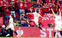 Erik Lamela celebrando su gol, segundo del Sevilla FC. / Joaquín Corchero - E.P.