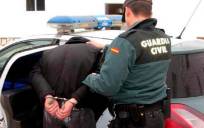 Imagen de archivo de un arresto de la Guardia Civil. / El Correo