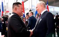 Los dobles de Kim Jong-un y Putin se prometen amor eterno