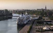 Sevilla recibe dos cruceros de alta gama con 1.300 turistas