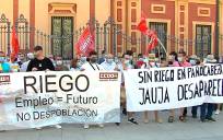 Manifestantes ante la sede del Gobierno andaluz / EP