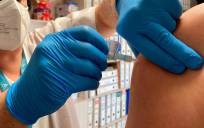 Vacunación de covid, gripe y bronquiolitis: fechas y quién puede pedir cita