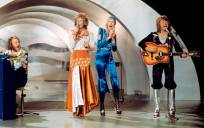 ABBA interpreta ‘Waterloo’ en 1974.