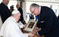 El Papa recibe un cuadro del Nazareno del Silencio