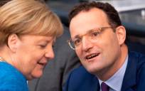 Jens Spahn y Angela Merkel. / EP