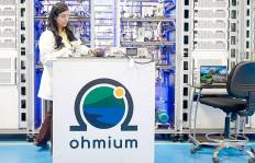 La multinacional Ohmium, especializada en electrolizadores para la generación de hidrógeno verde que descarbonice la actividad de industrias, tiene abierta una oferta de empleo en Sevilla.