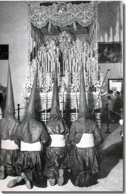 El arzobispo Spínola fue el catalizador de la venia entre las hermandades del Gran Poder y la Macarena.