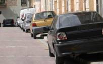 Batalla en Olivares contra los coches aparcados en la acera 