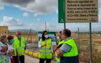 La Junta repara el firme en mal estado de la carretera entre Pedrera y Gilena 