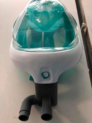 magen facilitada por Podoactiva que muestra una máscara de buceo de Decathlon adaptada para su uso como respirador gracias a una pieza adaptada. EFE