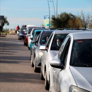 Una caravana de coches pide en Montequinto más presencia policial
