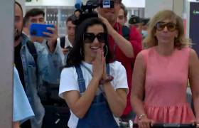 Chanel llega a Madrid aclamada por los fans