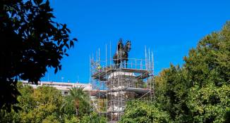 Así luce la ‘nueva’ la estatua de San Fernando de la Plaza Nueva