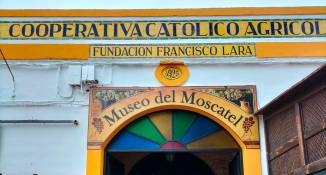 Entrada a la Cooperativa y Museo del Moscatel, en Chipiona (Cádiz). FOTO: T.L.