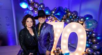 Emilio Estefan y su esposa Gloria Estefan durante la fiesta de celebración de sus 70 años en la discoteca Superblue de Miami, en el sur de Florida (EEUU). EFE/1111 PR Agency