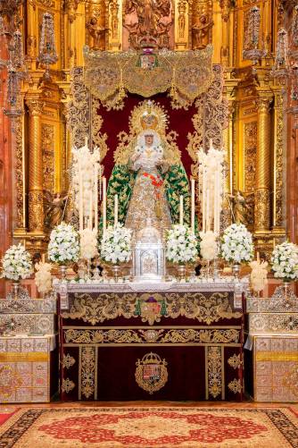 Así son los altares extraordinarios en la Macarena