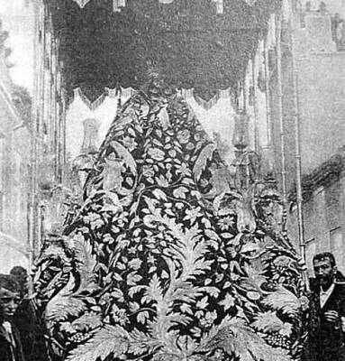 Los primeros festejos taurinos documentados por la hermandad permitieron financiar el manto de Eloísa Ribera en 1891.