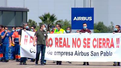 Concentración plantilla de Airbus San Pablo, en Sevilla, contra el cierre de Puerto Real (Cádiz)